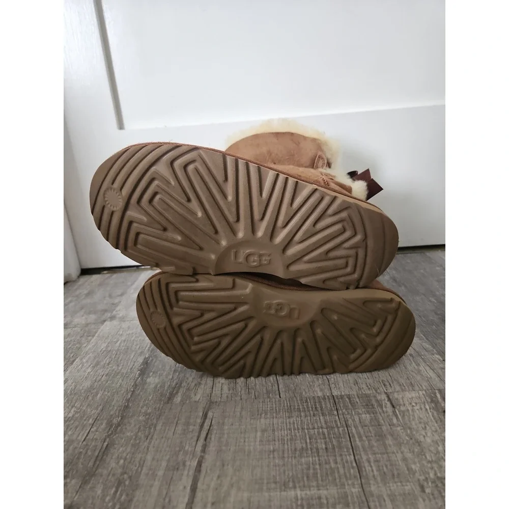 UGG Bailey Bow Mini Boots Chestnut Tan Youth Size 3 Bow Suede